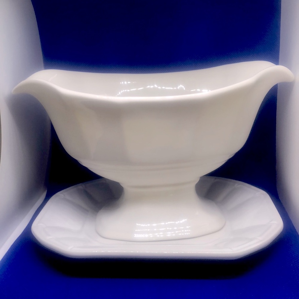 Rare Pfaltzgraff Providence Gravy Boat and Underplate